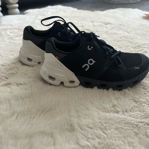 Womens on cloud tec running shoes